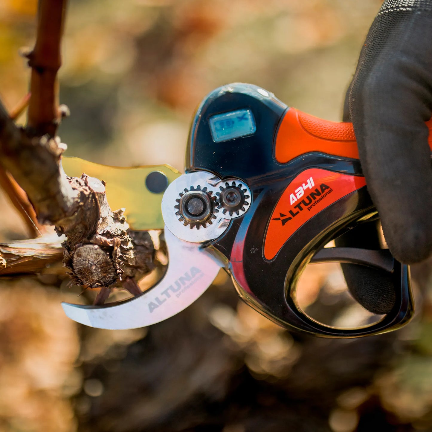 Altuna AB41 forbice da potatura elettrica – Potente, leggera e professionale con 3 batterie e lama in titanio