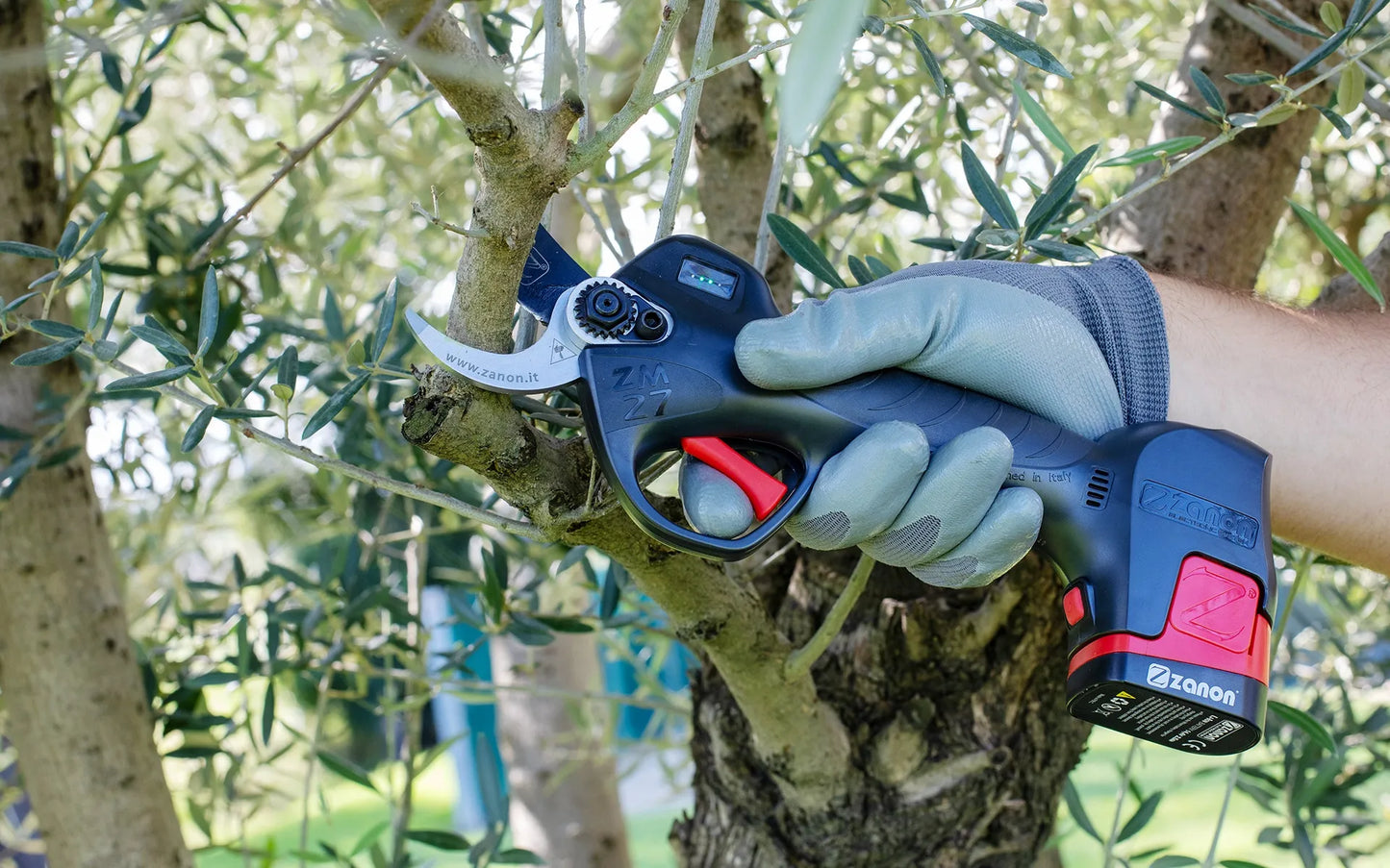 zanon-zm27-forbice-elettrica-azione